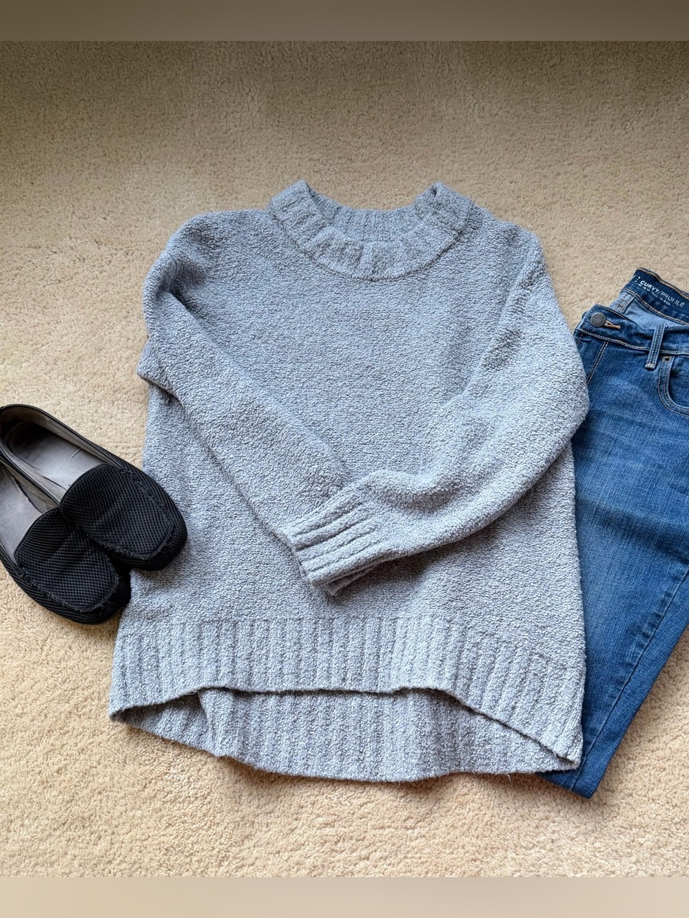 Old Navy Women’s Gray Boucle Knit Crewneck Sweater - Size S - VGUC - Stretch